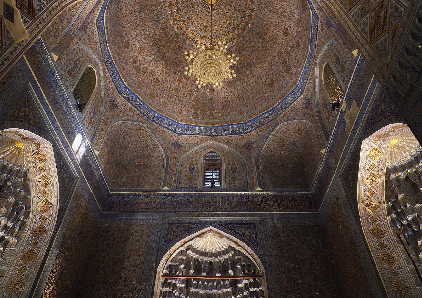 金色穹顶下的秘密