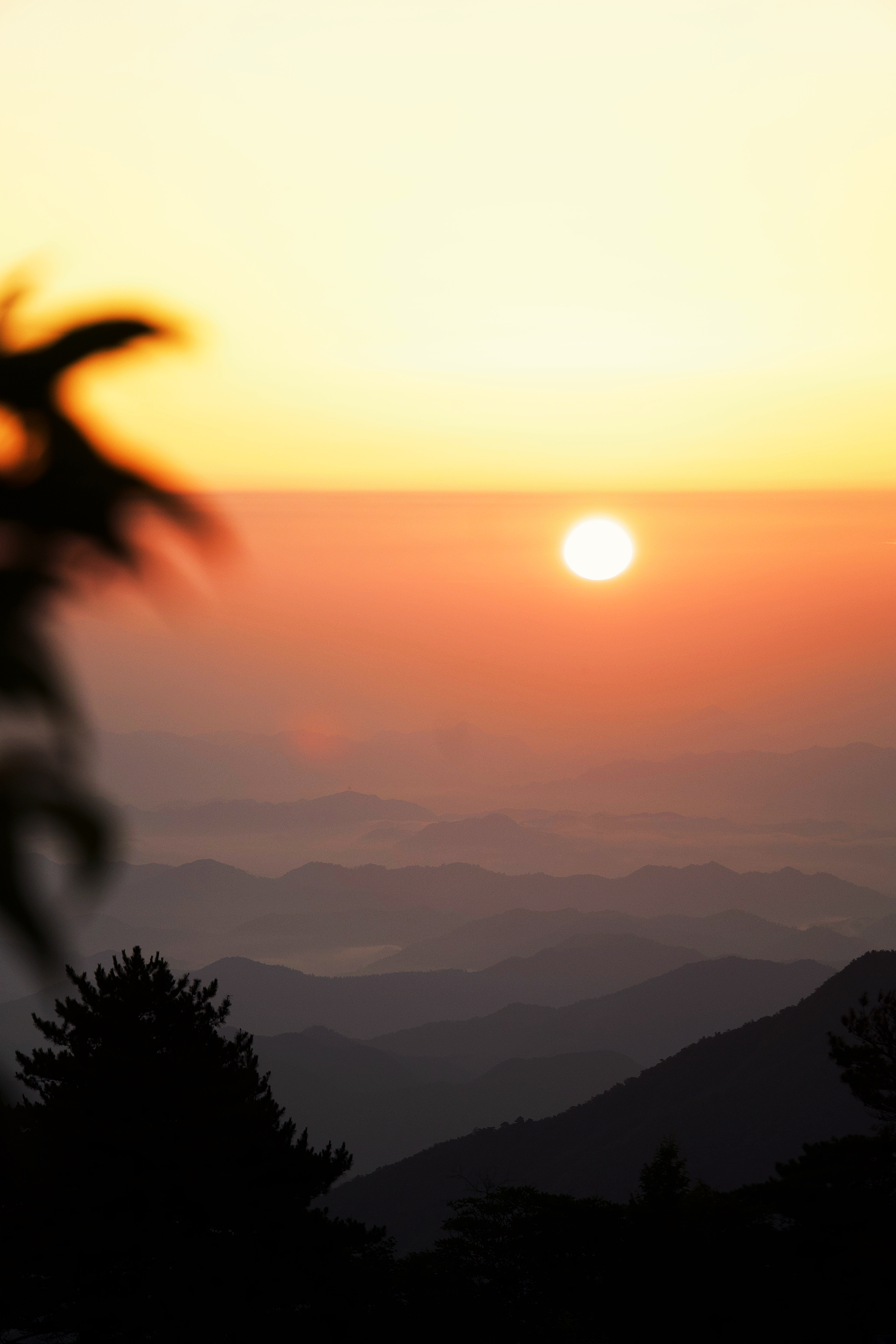 层叠山峦的静谧