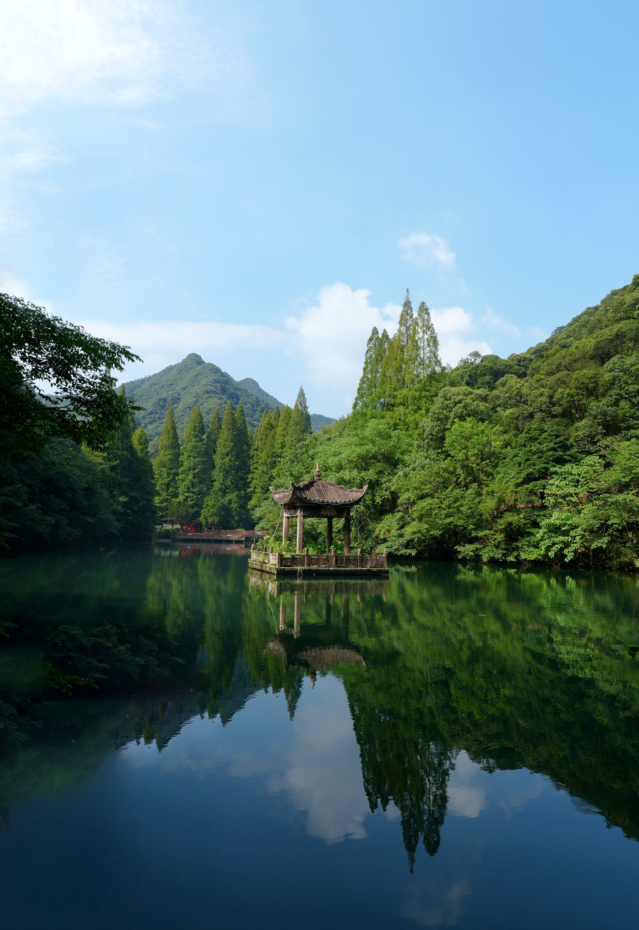 镜中亭台