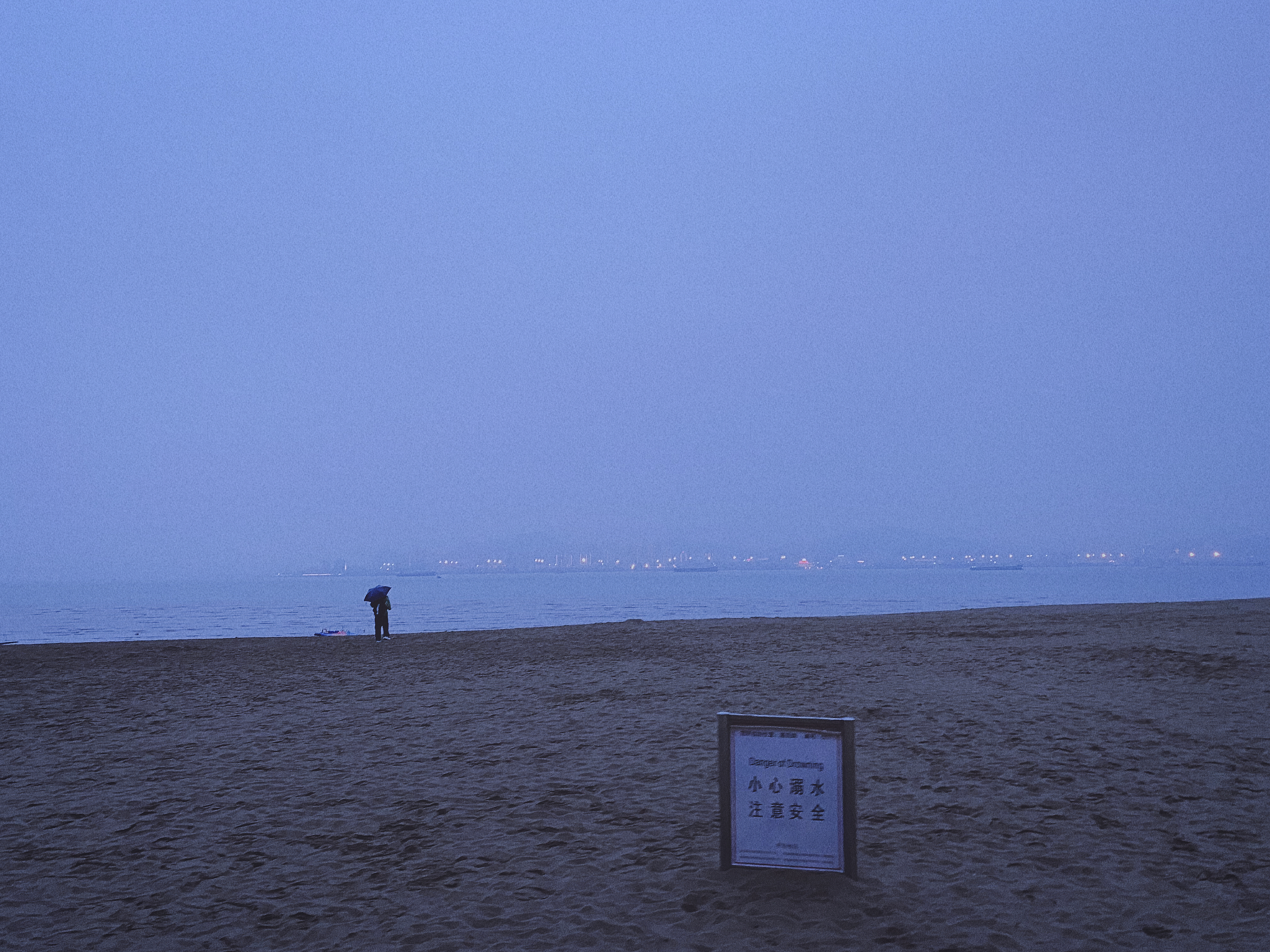 海隅孤影