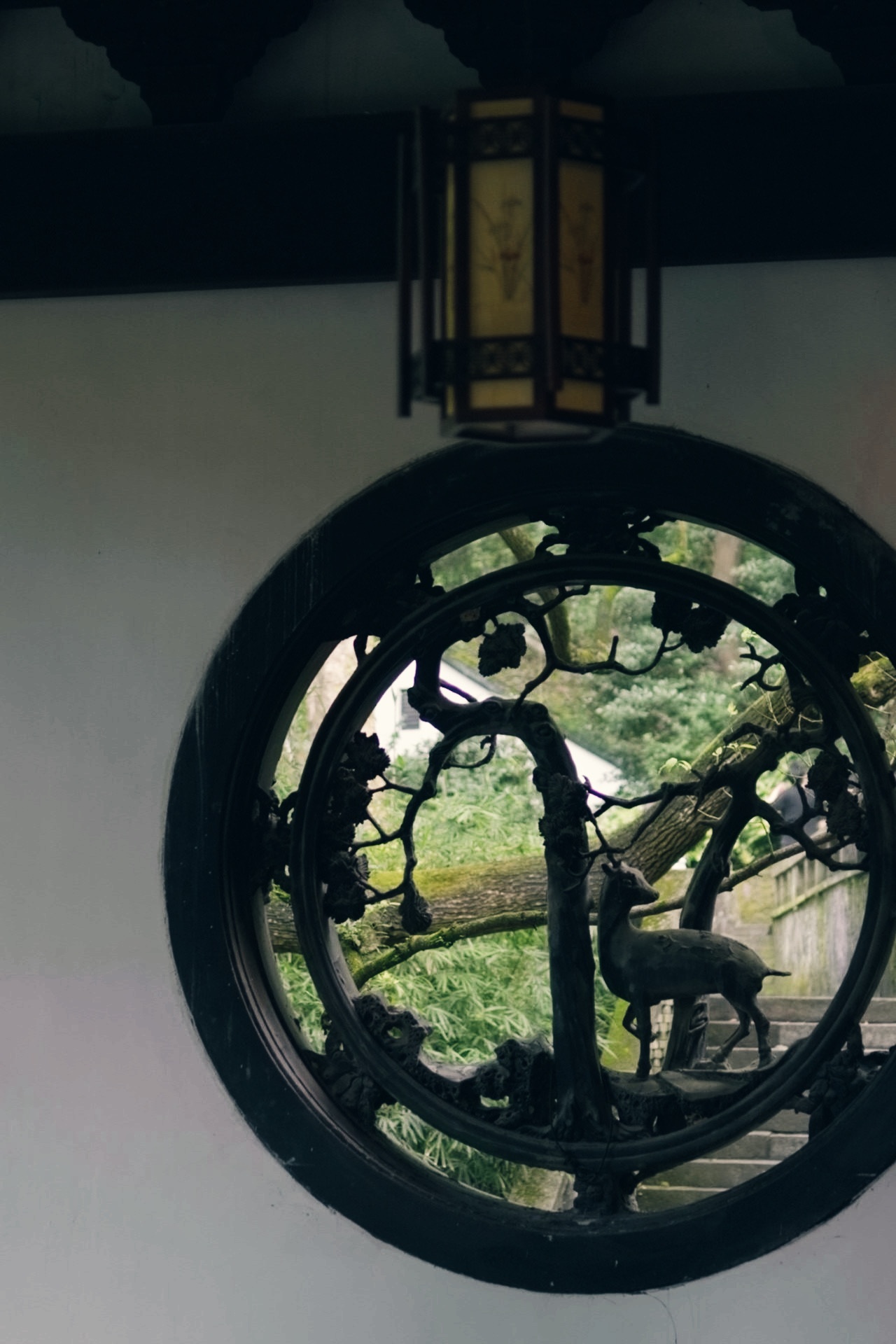 圆形窗内景